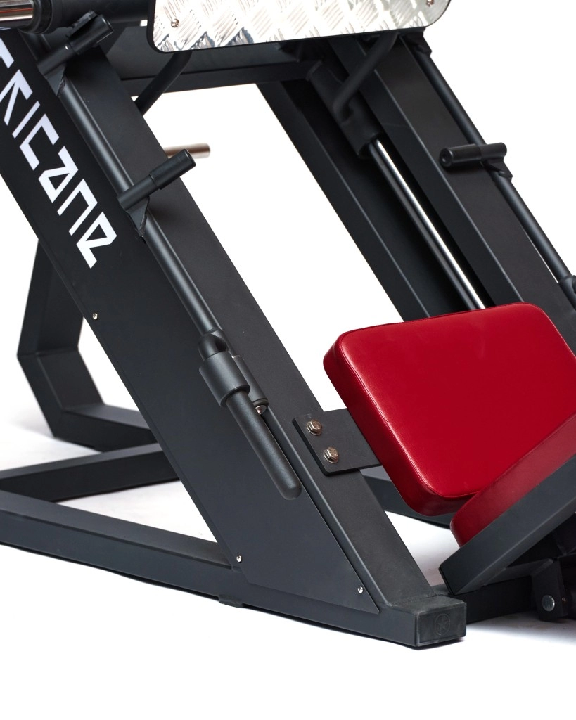 Тренажер Жим ногами под углом Hurricane 020
