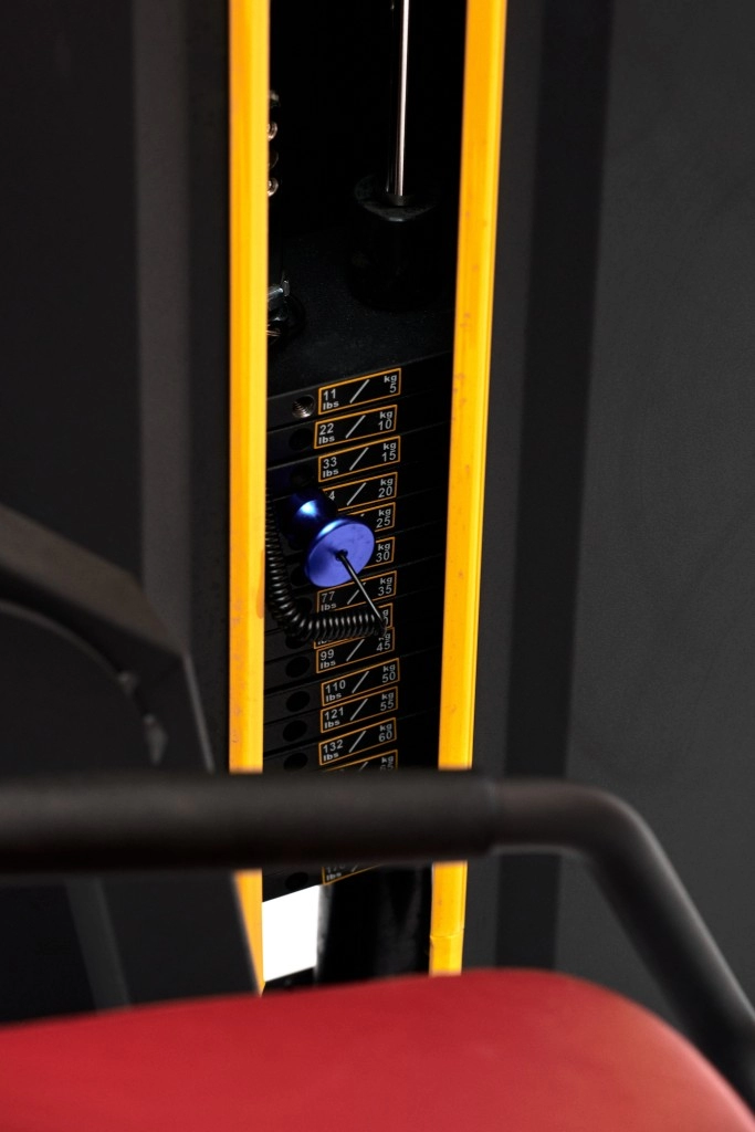 Тренажер Разгибание ног Hurricane 011