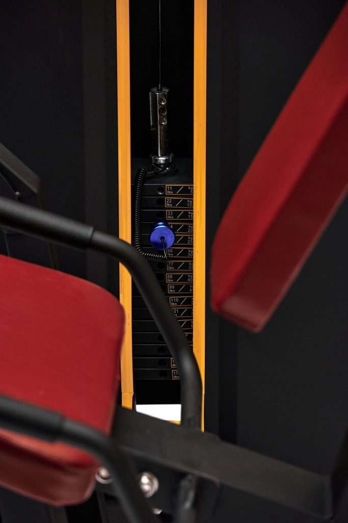 Тренажер Разгибание ног Hurricane 011