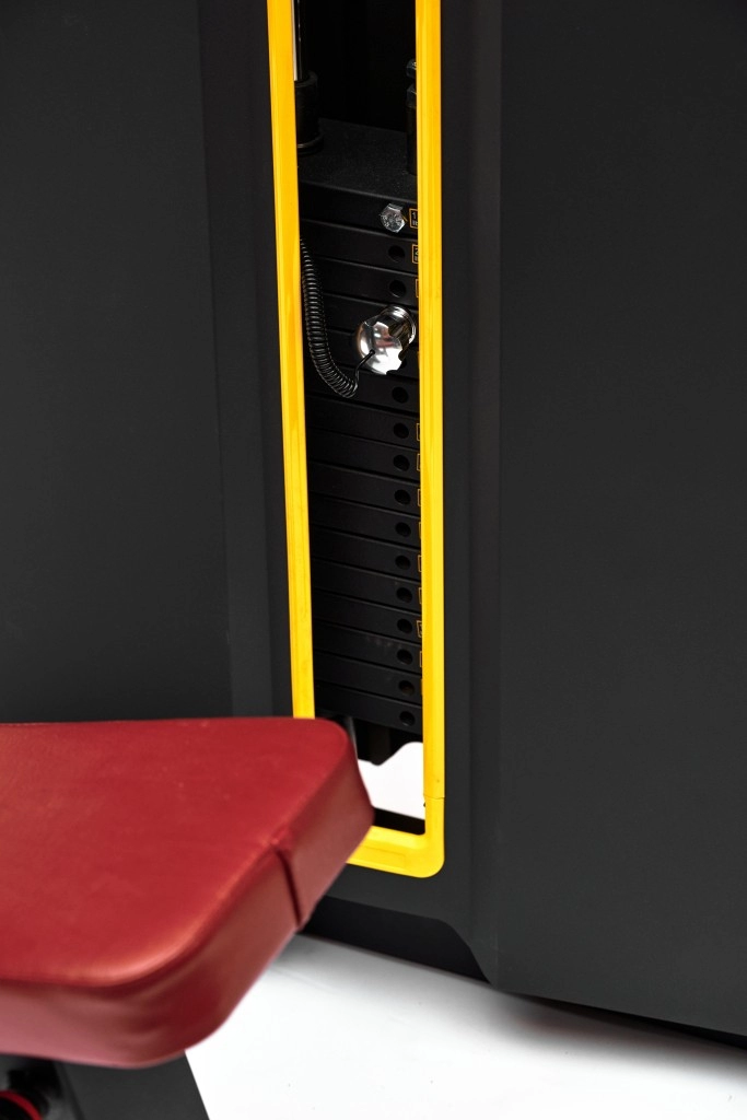 Тренажер Бицепс-машина Hurricane 041