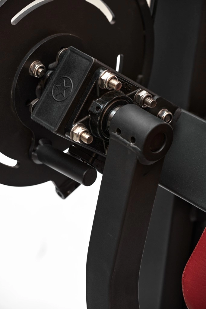 Тренажер Бицепс-машина Hurricane 041