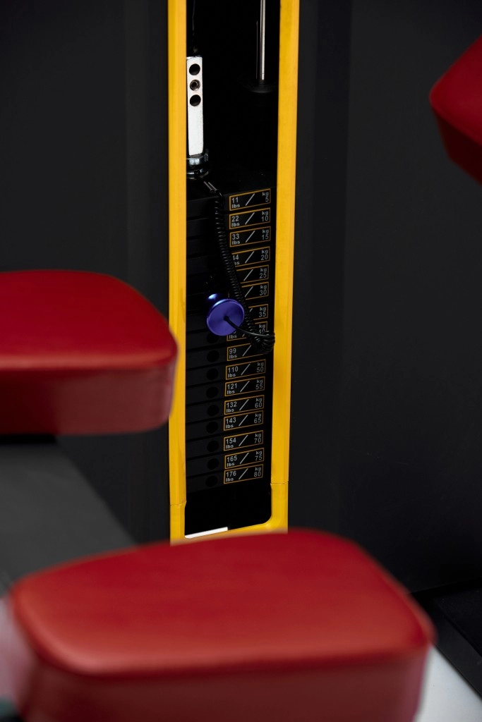 Тренажер Cгибание ног лежа Hurricane 013