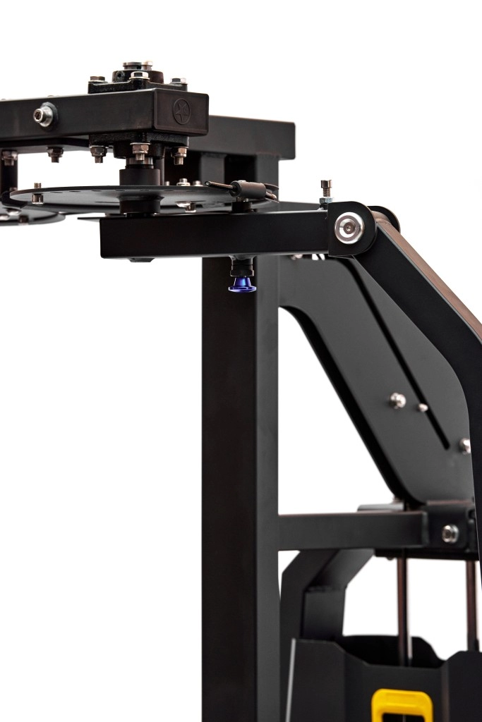 Тренажер баттерфляй Hurricane 040