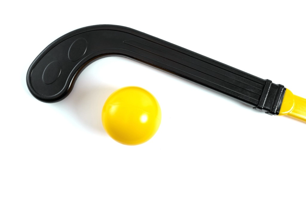 Игра "Хоккей с мячом" (клюшка, шарик)