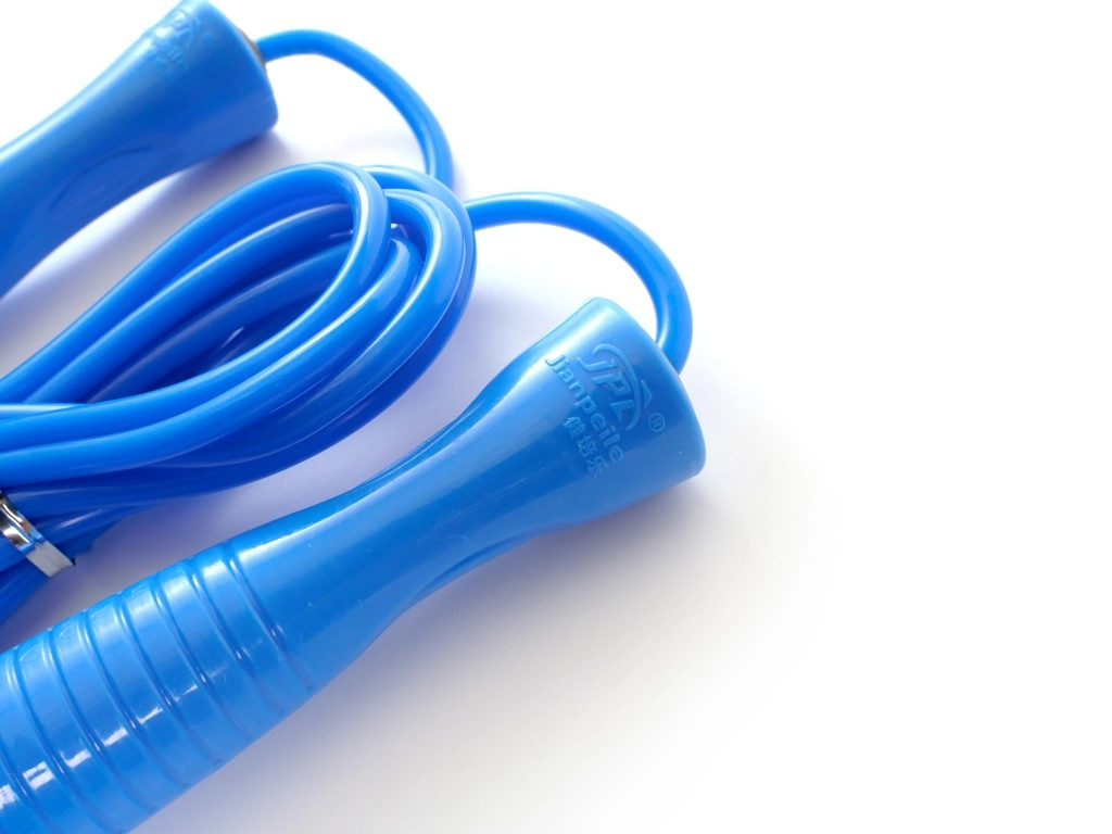 Скакалка 3,00 м (пластмассовая ручка,шнур-резина) Jianpeile