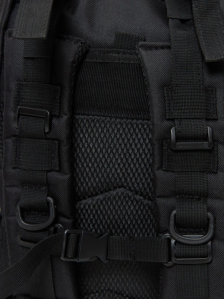 Рюкзак черный длина 40 см, ширина 27 см