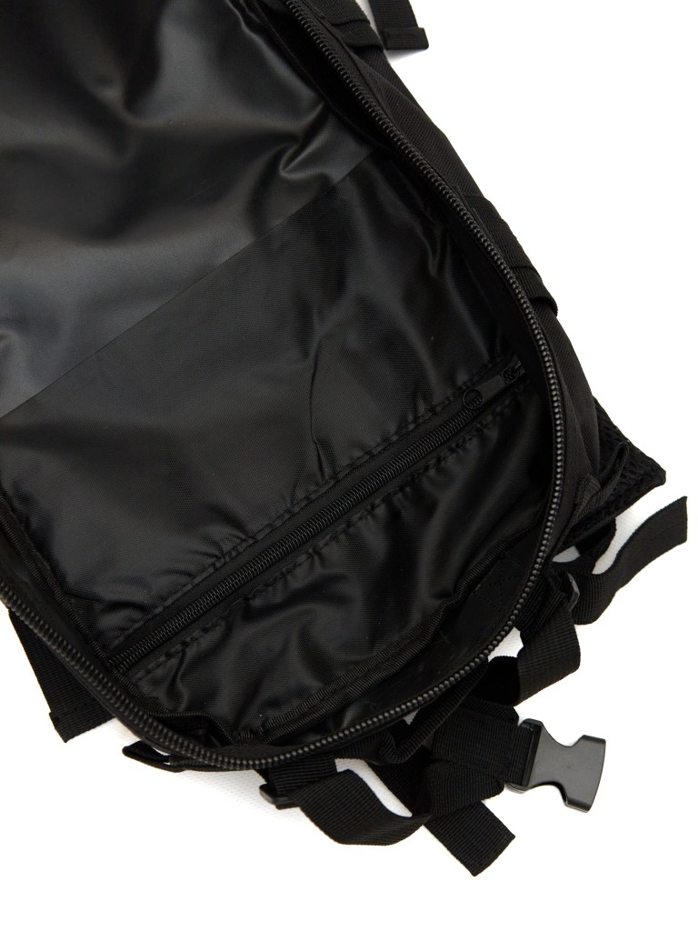 Рюкзак черный длина 40 см, ширина 27 см