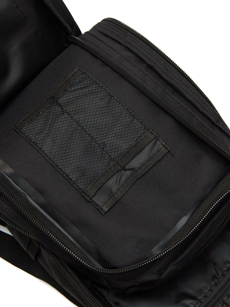 Рюкзак черный длина 40 см, ширина 27 см