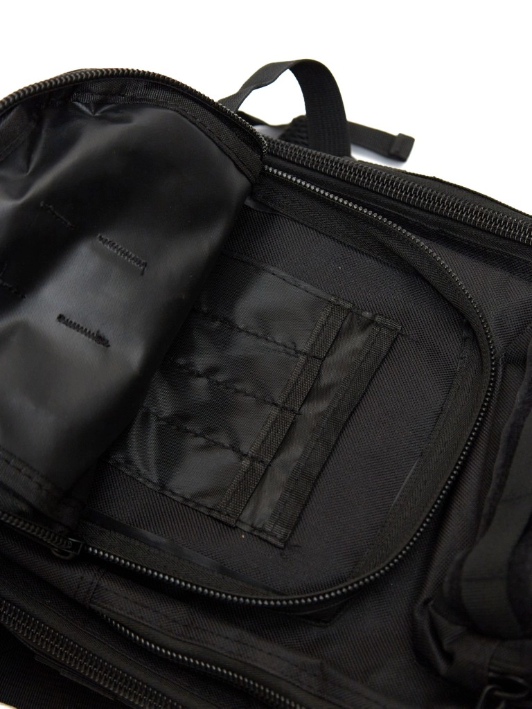 Рюкзак черный длина 40 см, ширина 27 см